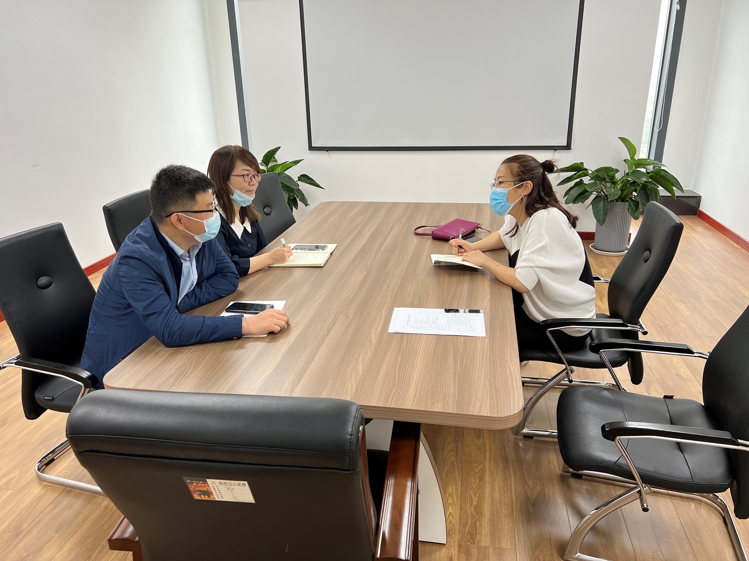 校企聯動育英才 工商管理系啟動“訪企拓崗促就業”專項行動，深化教育咨詢服務發展路